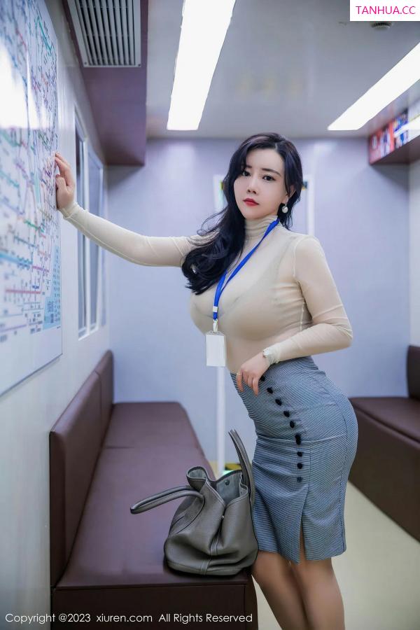 王格 王婉悠 [XiuRen]高清写真图 2023.07.10 No.7054 王婉悠Queen 丝袜美臀第16张图片